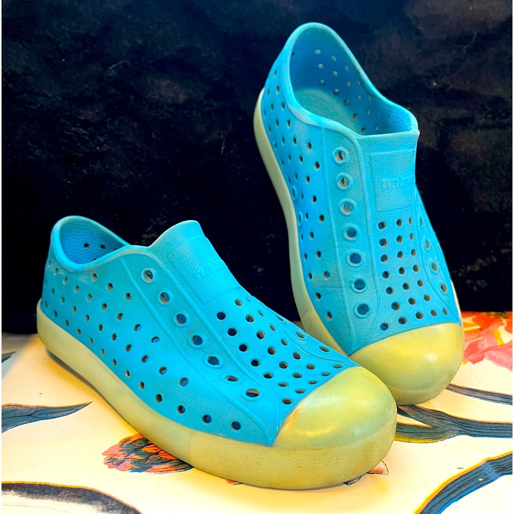 NATIVE- ***HARD TO FIND GLOW-IN-THE-DARK*** children's size 12 shoe/sandal.